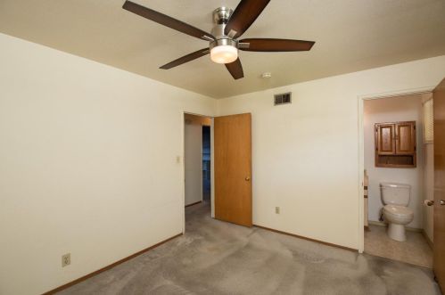 652 North St, Manteca CA 95336-4831 exterior