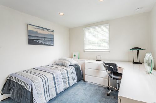 16 Martin Pl, Northport NY  11768-1224 exterior