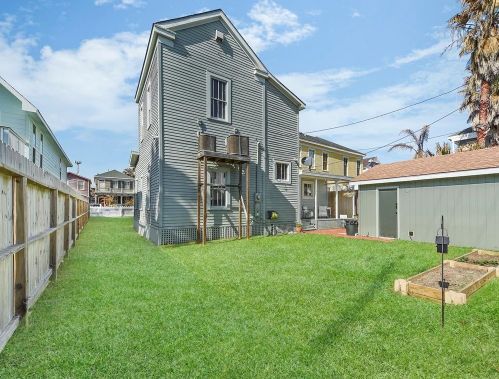 1509 Mechanic St, Galveston TX 77550-2531 exterior