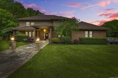 27 Oak Ridge Rd, Middletown, NY 10940-4645