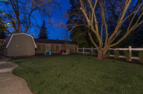 124 Greenbrook Ct, Danville CA  94526-5251 exterior