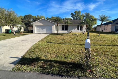2113 Heathwood Cir, Fort Pierce, FL 34952-6986