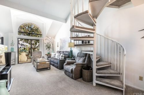 18105 Erik Ct, Santa Clarita, CA 91387-4915
