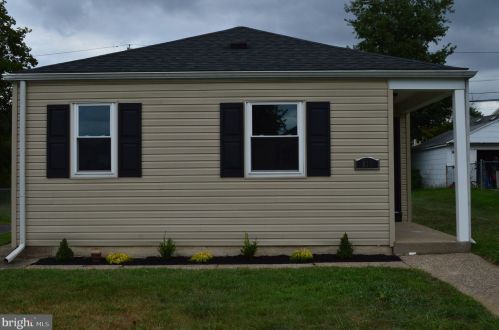 811 Harwood Rd, Wilmington, DE 19804-2660