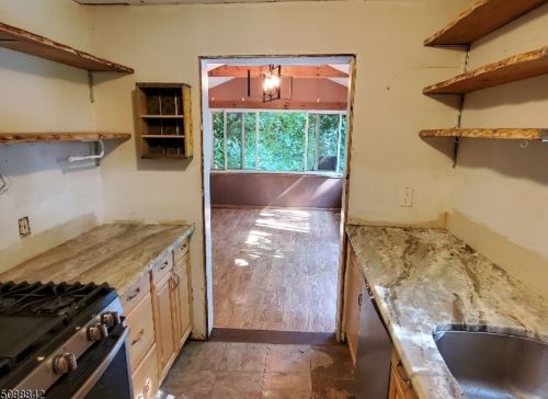 20 Hillcrest Ave, Fredon NJ  07860-8842 exterior