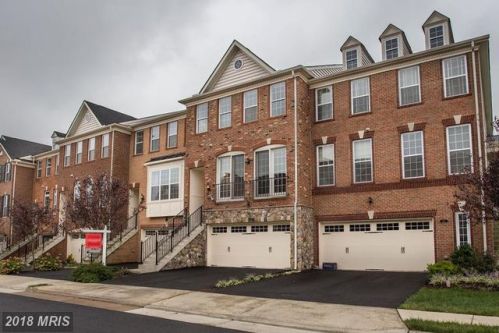 211 Croft Sq, Purcellville, VA 20132-3571