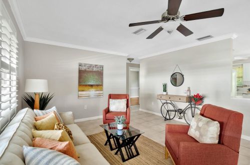 4602 3rd St, Saint Petersburg, FL 33703-3902
