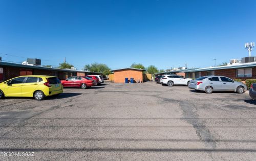 2121 Country Club Rd, Tucson AZ  85716-2841 exterior