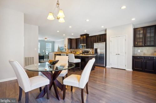 1739 Rockledge Ter, Woodbridge VA  22192-2512 exterior