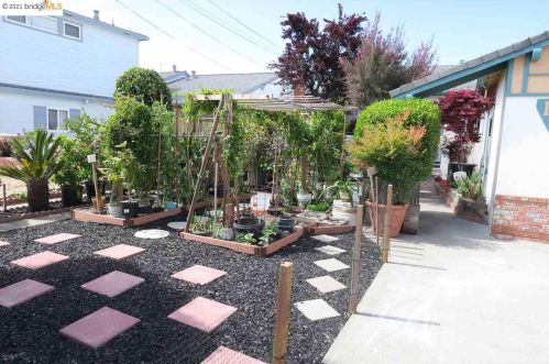 15675 Hebron Ct, San Leandro, CA 94579-2222