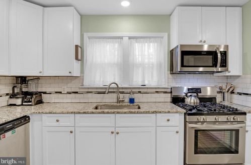 525 Park Blvd, Tavistock NJ  08033-2938 exterior