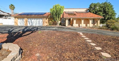 1171 Sunset Dr, Vista CA  92081-7407 exterior