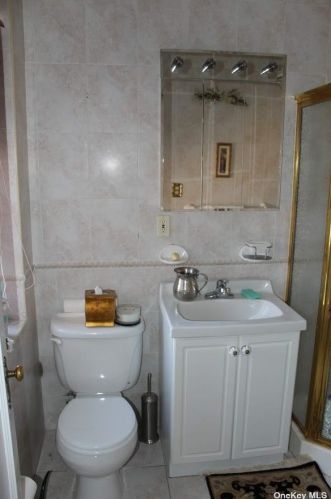 90 Knightsbridge Rd, Great Neck NY  11021-4546 exterior