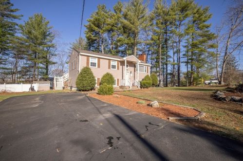 35 Pond St, Medway, MA 02053-2162