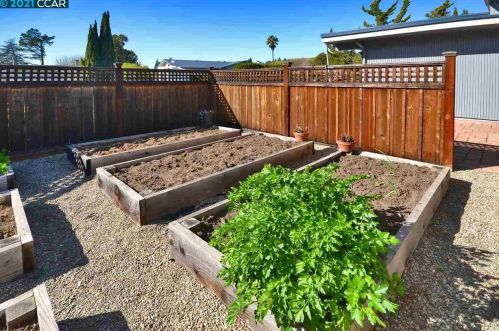 2480 Ln Canada Ct, Pinole CA exterior