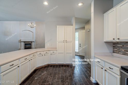 837 Cathy Dr, Gilbert AZ 85296-3639 exterior