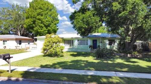 5891 49th Ave, Saint Petersburg, FL 33709-3558