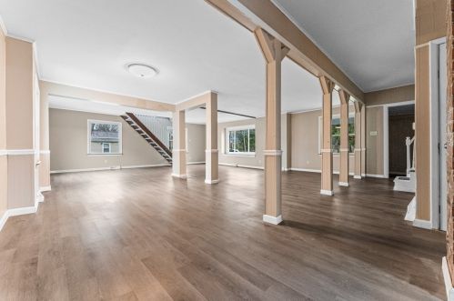 22 Oakwood Way, New Castle, PA 16105-1206