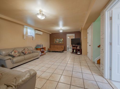 9 Old Broadway, New Hyde Park NY  11040-5012 exterior