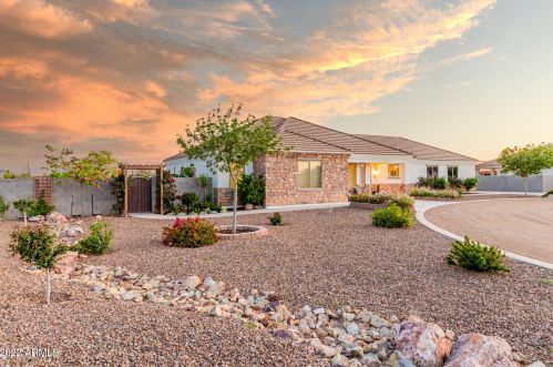 1395 Loveland Ln, San Tan Valley, AZ 85140-3339