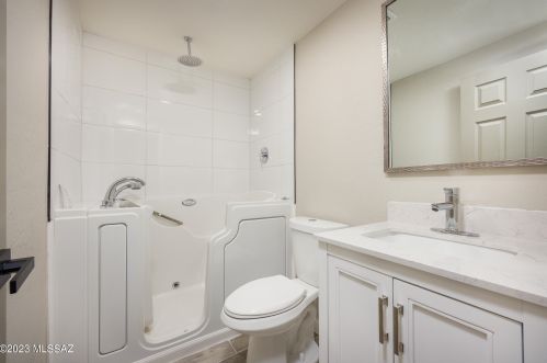 2520 Calle Cordova, Tucson AZ  85710-5732 exterior