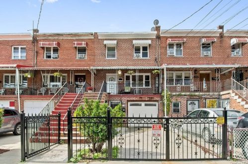 1154 223rd St, Bronx, NY 10466-5833