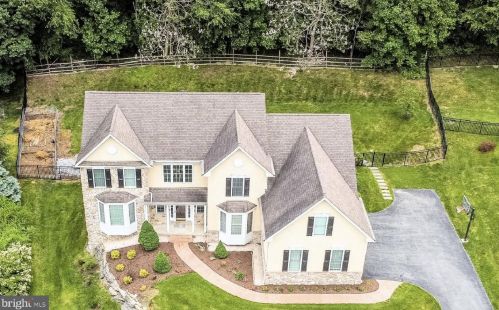 350 Sterling Ln, Downingtown, PA 19335-3207