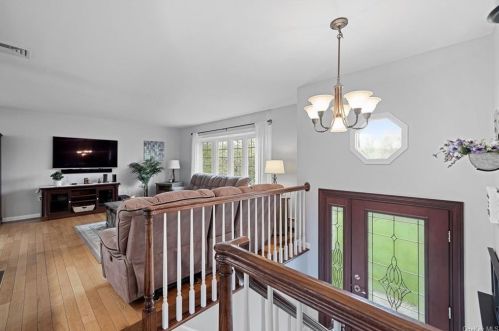 23 Briarwood Ln, Marlborough, NY 12542-6302