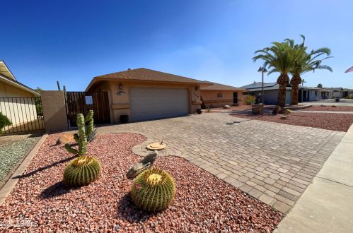 9556 Willowbrook Dr, Sun City, AZ 85373-1746