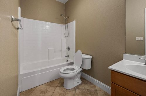 576 Bramblewood Ave, Lathrop CA 95330-9370 exterior