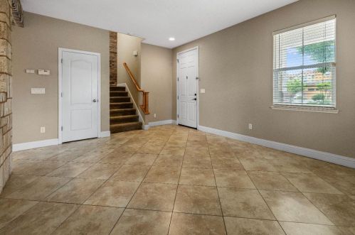 576 Bramblewood Ave, Lathrop CA 95330-9370 exterior