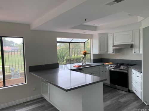 1802 Spyglass Cir, Vista, CA 92081-8952