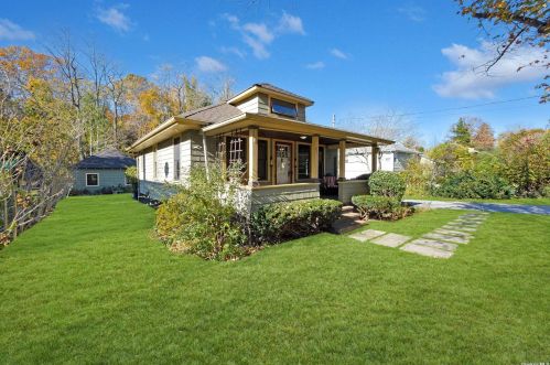 251 Vernon Valley Rd, Northport, NY 11768-3217