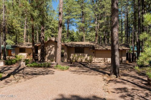 8329 Wild Horse Rd, Pinetop, AZ 85935-8330