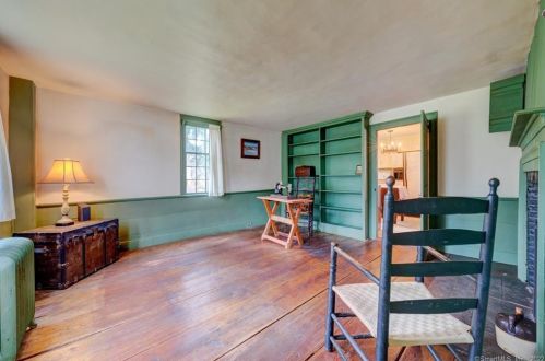 35 Smith St, Middletown CT  06457-1740 exterior