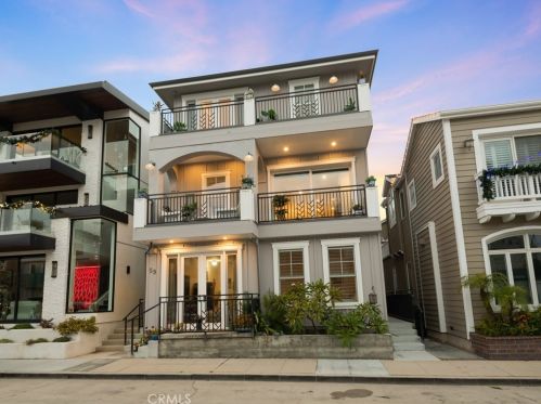 59 64th Pl, Long Beach, CA 90803-5677