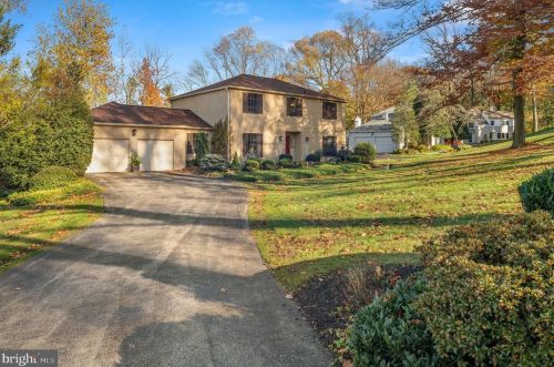 2129 Greenbrier Dr, Ithan, PA 19085-1707