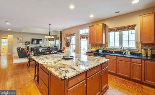 8701 Lords View Loop, Gainesville VA  20155-5806 exterior