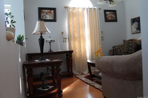 39 Stratford Rd, Rock Hill, NY 12775-6116