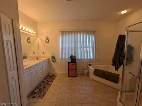 938 5th Pl, Cape Coral FL  33990-2828 exterior