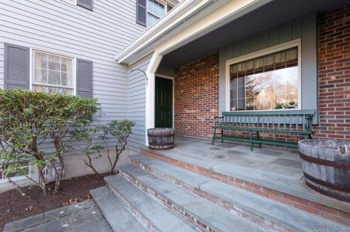 140 Beers Rd, Bridgeport, CT 06612-1722