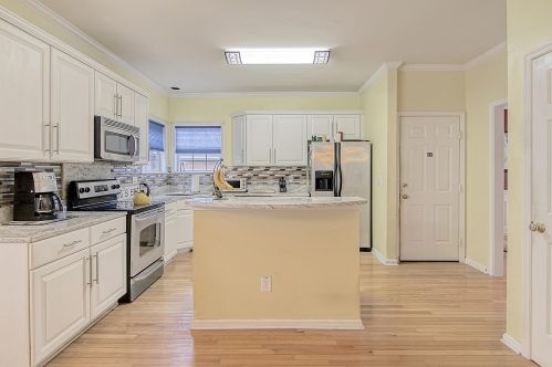 200 Oak Pt Lndg Dr, Mount Pleasant SC  29464-6283 exterior