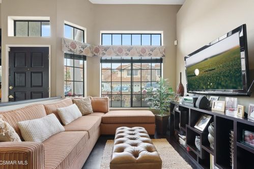 4766 Castello Way, Calabasas CA  91377-5500 exterior