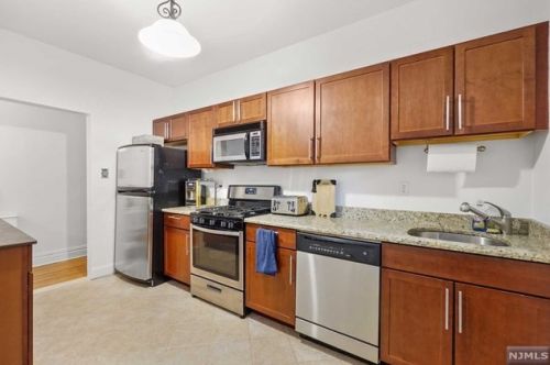 1722 Kennedy Blvd, Union City, NJ 07087-2011