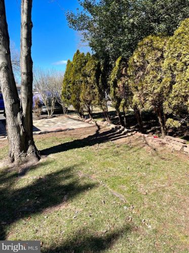 7803 Hampton Dr, Yardley PA  19067-5141 exterior