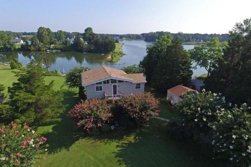 345 Bay Dr, White Stone, VA 22578-2115