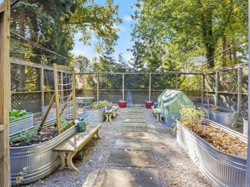 10 Pink Cloud Ct, Norwalk CT  06851-3310 exterior