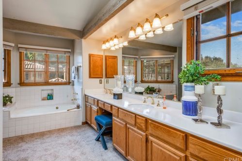 17 Malaga Pl, Manhattan Beach CA  90266-0072 exterior