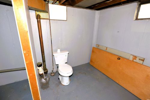 911 Broadway St, Mishawaka IN  46545-5933 exterior