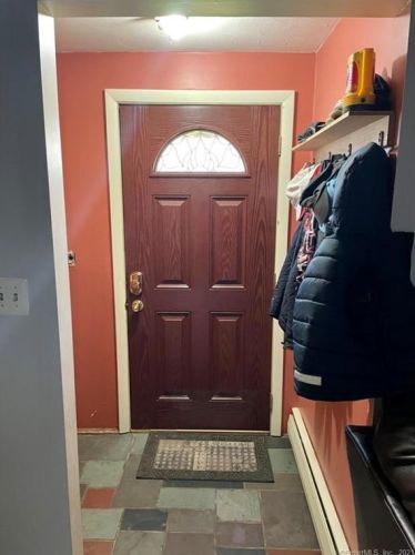 40 Wesleyan Ter, Bloomfield, CT 06002-3025